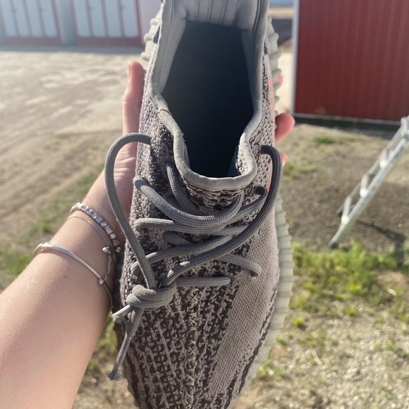 YEEZY BELUGA 350 SIZE 9 SOLD❌ - Picture 6 of 11